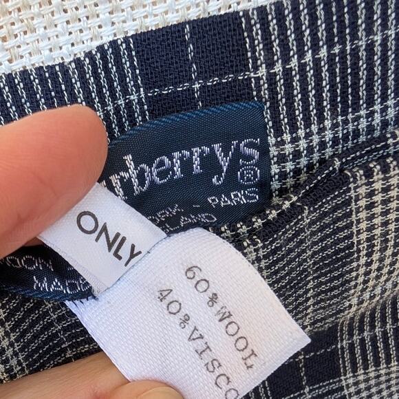 Burberry Wool Blend Plaid Pleated A-line Wrap Skirt, size 6 - Picture 7 of 7